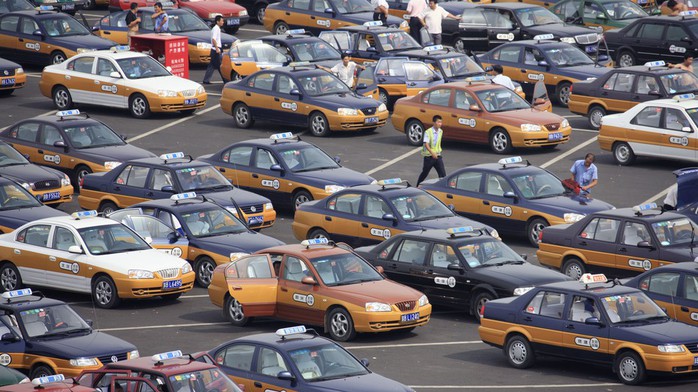 Bắc Kinh bắt đầu loại bỏ dần xe taxi thông thường và thay thế chúng bằng xe điện. Ảnh: Shutterstocks