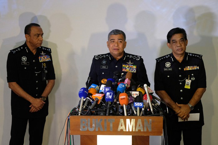 
Chánh thanh tra cảnh sát Malaysia Khalid Abu Bakar trong một cuộc họp báo vụ ông Kim Jong-nam Ảnh: REUTERS
