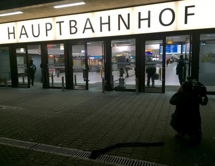 Nhà ga Hauptbahnhof sau vụ tấn công ngày 9-3 Ảnh: REUTERS