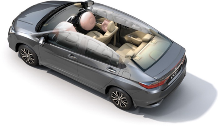 
Về an toàn, Honda City 2017 tại Ấn Độ có 2 túi khí, hệ thống chống bó cứng phanh ABS, phân bổ lực phanh EBD và móc lắp ghế cho trẻ em tiêu chuẩn. Trong khi đó, 6 túi khí chỉ có trên bản ZX. Đáng tiếc thay, Honda City 2017 tại Ấn Độ không có hệ thống cân bằng điện tử.
