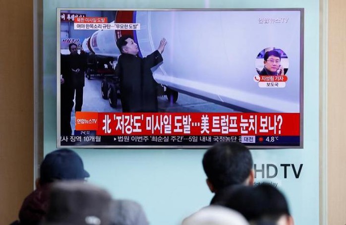
 

Người dân ở Seoul, Hàn Quốc theo dõi trên TV tin về vụ thử tên lửa của Triều Tiên vào ngày 12-2

 
