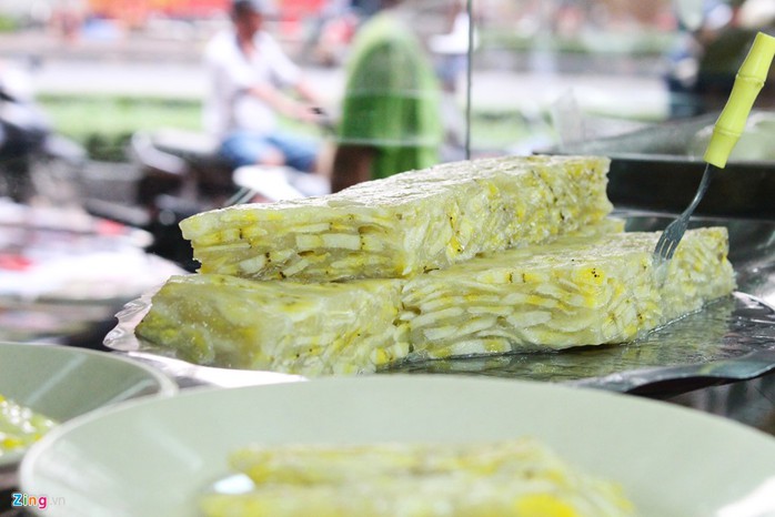 Bánh chuối: có nhiều cách chế biến như hấp, nướng, ăn kèm nước cốt dừa hoăc không... Một phần bánh chuối có giá từ 5.000-7.000 đồng.
