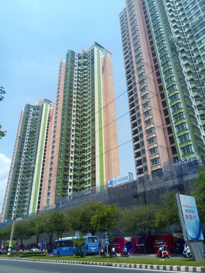 Tên của dự án không còn là Thuận Kiều Plaza mà được Vạn Thịnh Phát thay tên hoàn toàn mới. Đồng thời, màu sơn của 3 cao ốc cũng không còn là màu đỏ hồng mà thay vào đó là màu vàng trắng, tông màu thường thấy ở một số dự án khác của Vạn Thịnh Phát.