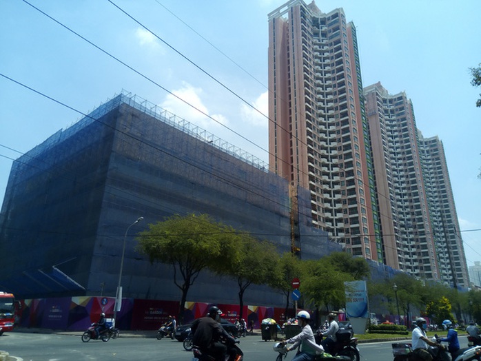 Ba tòa căn hộ cho thuê cũng được khoác lên màu áo mới.