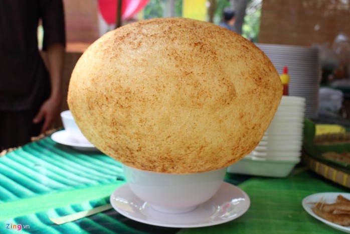 Xôi chiên, bánh chưng chiên... có giá từ 5.000-8.000 đồng một phần (miếng).