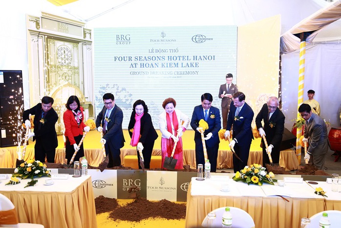 Lãnh đạo TP Hà Nội dự lễ khởi công khách sạn 6 sao tại bờ hồ Hoàn Kiếm.