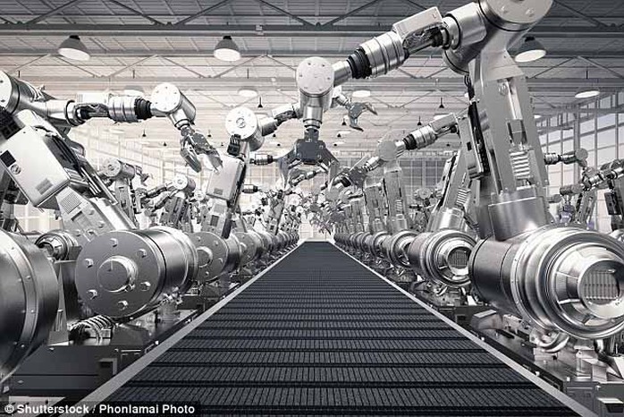 Ngân hàng Trung ương Anh cho biết nhiều doanh nghiệp sử dụng robot để cắt giảm chi phí do giá cả tăng cao Ảnh: PHONLAMAI PHOTO