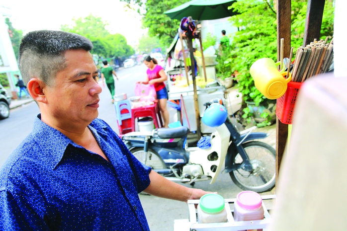 
Ông Trần Ngọt, một trong những người đầu tiên ở Quảng Ngãi vào Sài Gòn bán hủ tiếu gõẢnh: Lê Phong
