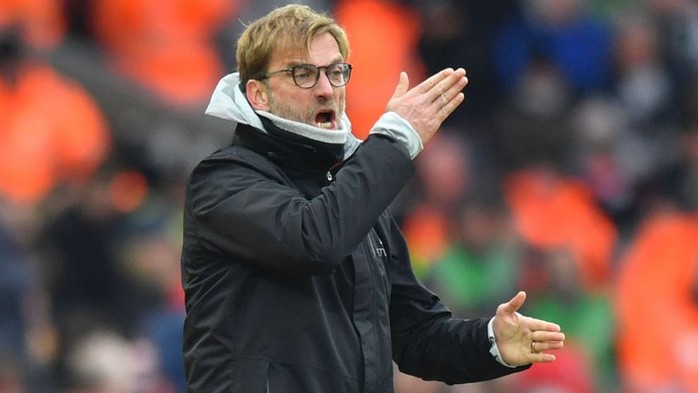 HLV Klopp của Liverpool chỉ trích hàng thủ sau trận thua sốc Swansea