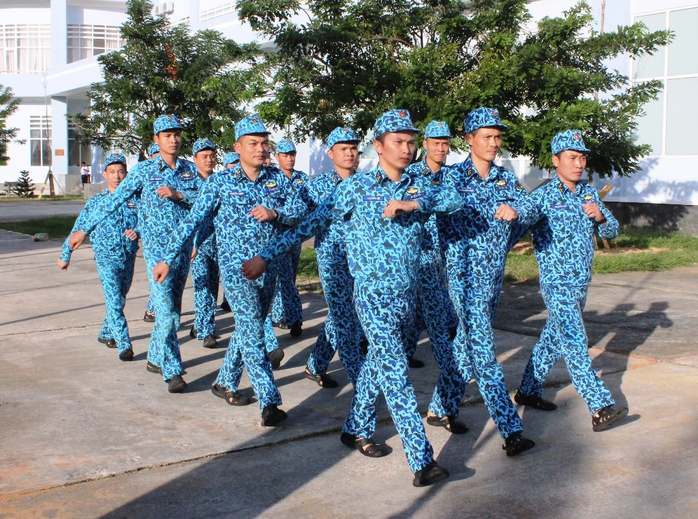 
Hoàn thành nhiệm vụ luyện tập các chiến sĩ xếp hàng ngay ngắn hành quân về đơn vị
