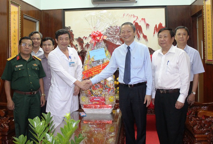 
Phó Chủ tịch UBND TP HCM Lê Văn Khoa thăm và chúc Tết tại Bệnh viện Thống Nhất vào ngày 19-1
