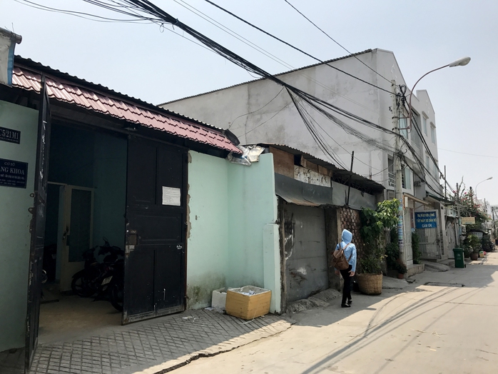 
Một dãy nhà ở xã Bình Hưng, huyện Bình Chánh, TP HCM được mua bán thông qua giấy tay Ảnh: Lê Phong
