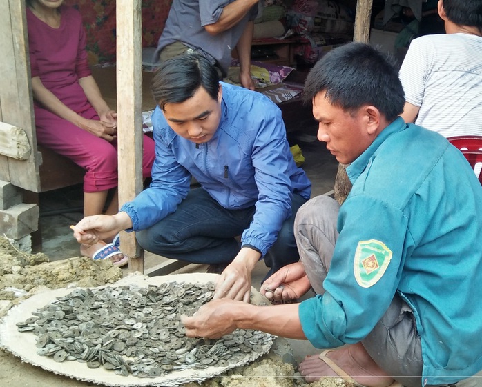 Số tiền cổ gia đình ông Điền phát hiện khi đào móng nhà.