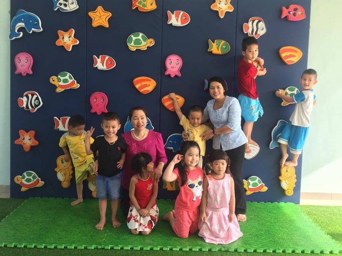 
Quỹ Bảo trợ trẻ em Công đoàn Việt Nam tặng dụng cụ học tập và đồ chơi cho Trường Mầm non Hoa Đào (quận Thủ Đức, TP HCM)
