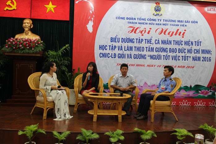 
Các cá nhân và tập thể điển hình học tập Bác được Công đoàn Tổng Công ty Thương mại Sài Gòn tuyên dương
