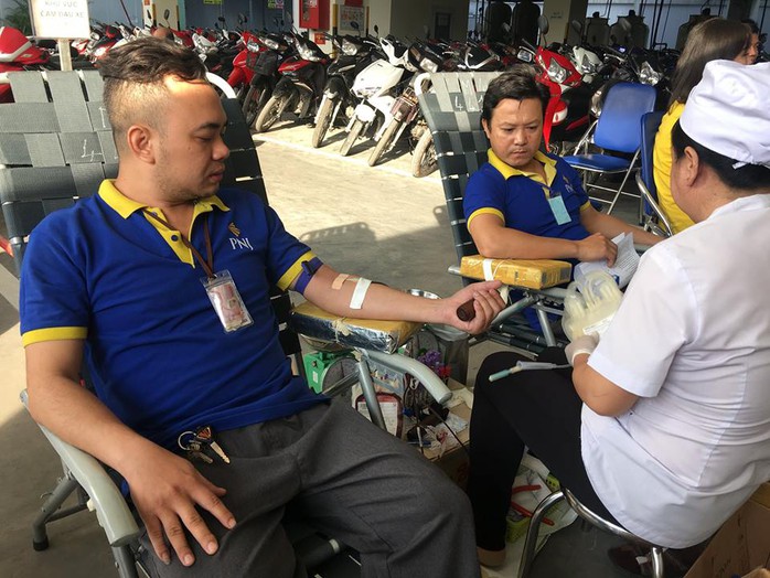 
Người lao động tham gia hiến máu nhân đạo
