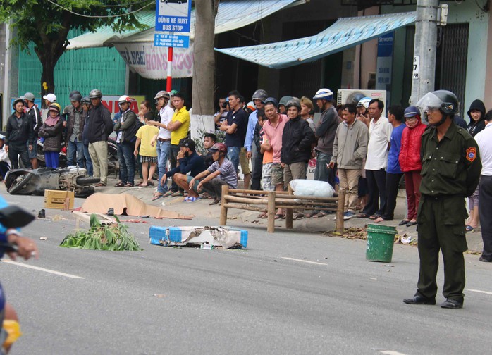 
Hiện trường vụ tai nạn giao thông trên đường Phạm Hùng khiến ông Thắng tử vong tại chỗ
