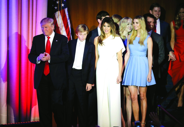 
Tổng thống Donald Trump, con trai Barron, vợ và con gái Ivanka Ảnh: REUTERS
