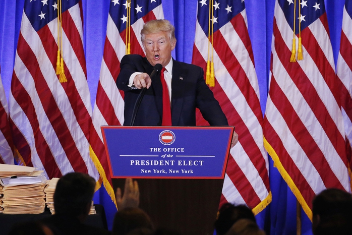 Ông Trump không cho phóng viên CNN đặt câu hỏi trong cuộc họp báo Ảnh: REUTERS