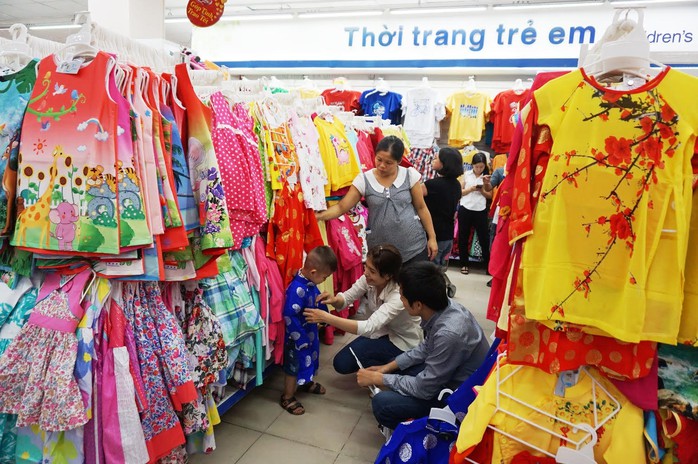 Thời trang nam nữ và trẻ em giảm giá trung bình 20% đến 30%