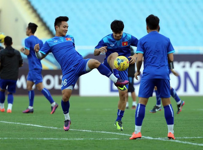 
Công Phượng (giữa) có phong độ tốt thời gian qua ở V-League Ảnh: Quang Liêm
