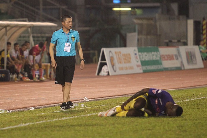
HLV Chu Đình Nghiêm cho rằng mật độ thi đấu dày và di chuyển liên tục khiến các cầu thủ CLB Hà Nội không sung sức
