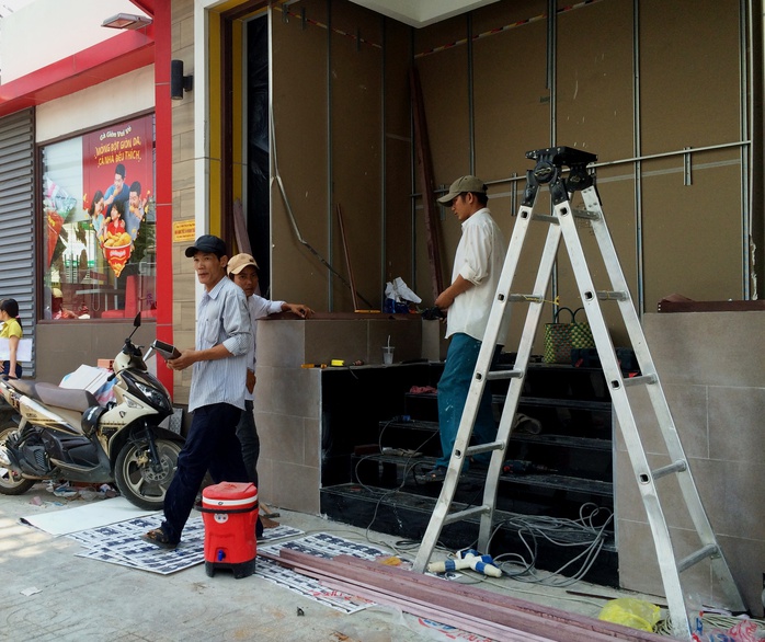 
Một số trường hợp vi phạm việc lấn chiếm cam kết tự giác tháo dỡ đã thực hiện trong sáng 29-3
