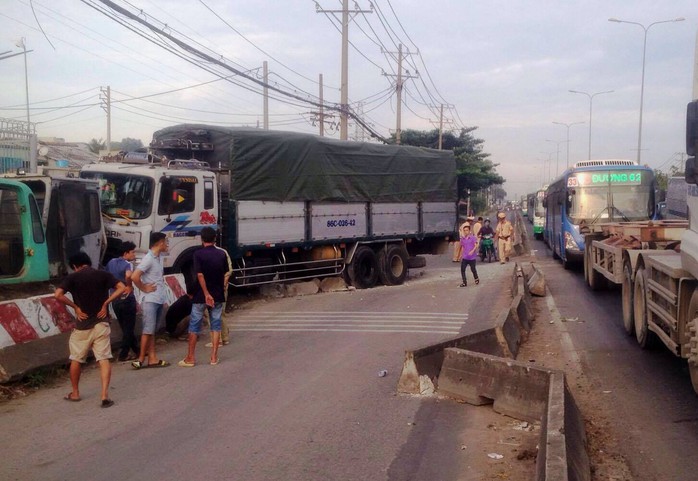 
Cảnh ngổn ngang tại hiện trường
