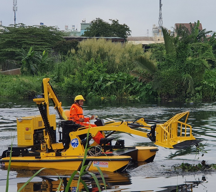 TP HCM: Tàu vớt rác trên mặt nước sẽ hoạt động trong tháng 3 - Ảnh 2.