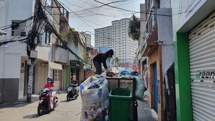 TP HCM: Chuyển đổi phương tiện thu gom rác, cần thêm 265 tỉ đồng - Ảnh 1.