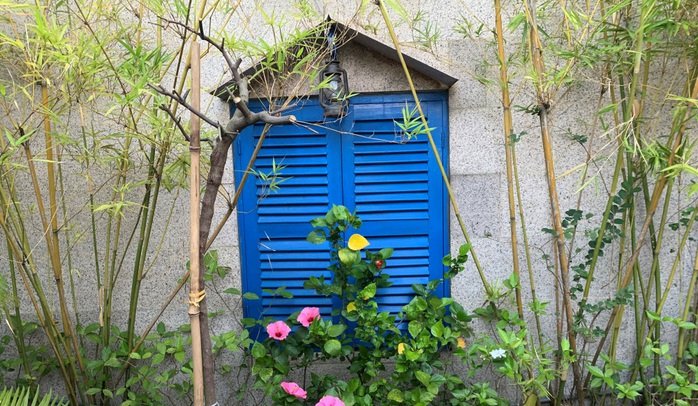 Sự tiện dụng và quyến rũ của những khung cửa sổ cũ - Ảnh 9. Sự tiện dụng và quyến rũ của những khung cửa sổ cũ - Ảnh 9.