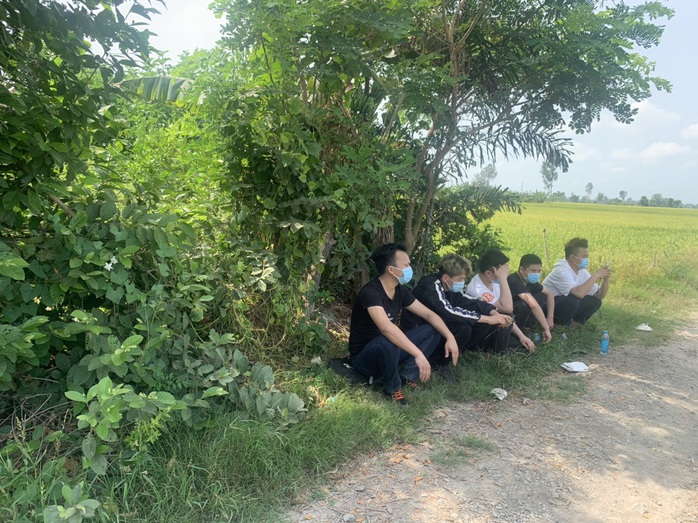 Thoát qua cửa khẩu ở Lạng Sơn, 5 người Trung Quốc bị bắt giữ tại An Giang - Ảnh 2.