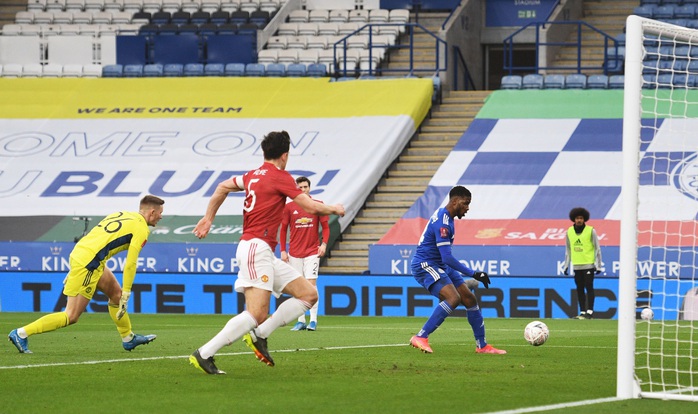 Tứ kết FA Cup: Công cùn thủ kém, Man United thua tan tác Leicester  - Ảnh 3.