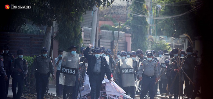 Myanmar: Hơn 600 cảnh sát biểu tình phản đối quân đội - Ảnh 1.