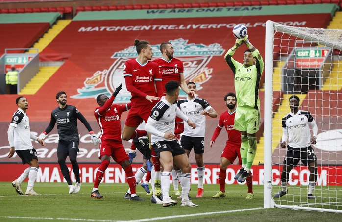 Tân binh Fulham thắng sốc, đương kim vô địch Liverpool sa lầy ở Anfield - Ảnh 7.