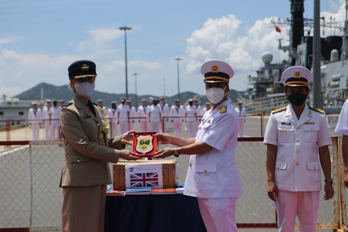 Tàu Hải quân Hoàng gia Anh HMS Richmond thăm Việt Nam - Ảnh 16.