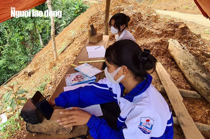Nơi 2 nữ sinh Vân Kiều lên núi dựng lều đón sóng 3G học online được phủ sóng 4G - Ảnh 1.