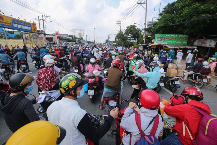 Người dân đi lại giữa TP HCM và các địa phương cần đáp ứng những điều kiện gì? - Ảnh 1.