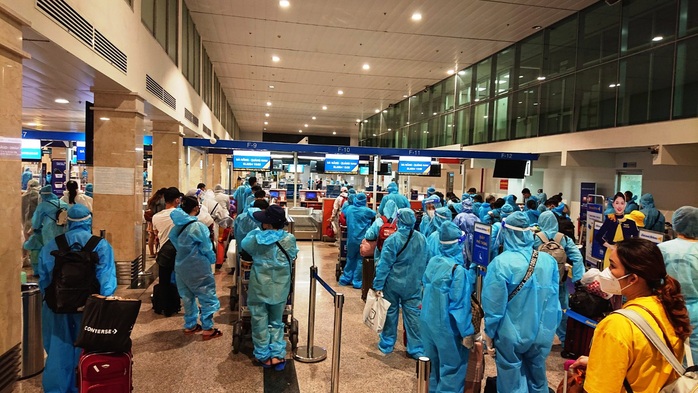 4 chuyến bay đưa 750 người dân Quảng Nam về quê - Ảnh 2.
