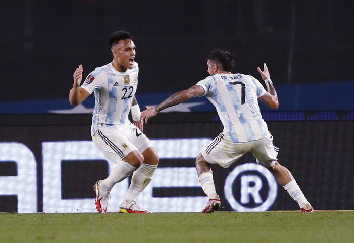 Lionel Messi lập kỷ lục Nam Mỹ, Argentina bám sát kình địch Brazil - Ảnh 4.