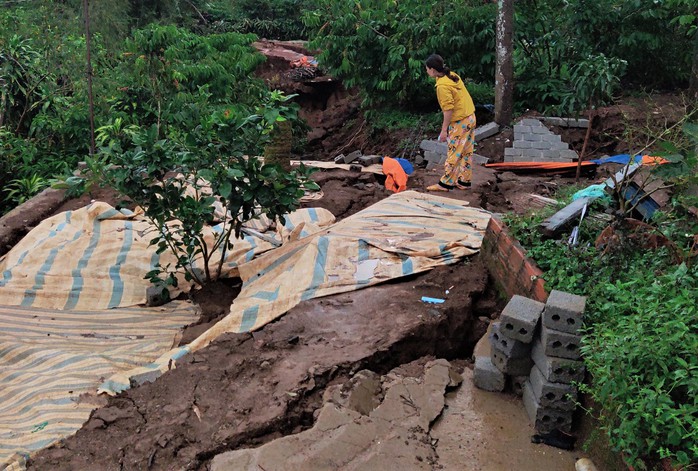 Sụt lún đất uy hiếp một số hộ dân tại TP Bảo Lộc - Ảnh 4.