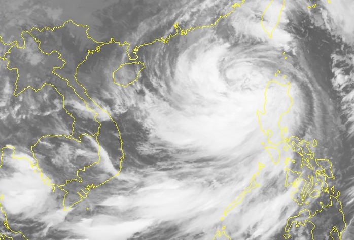 Bão số 8 vào Biển Đông, giật cấp 14 hướng vào miền Trung - Ảnh 2.