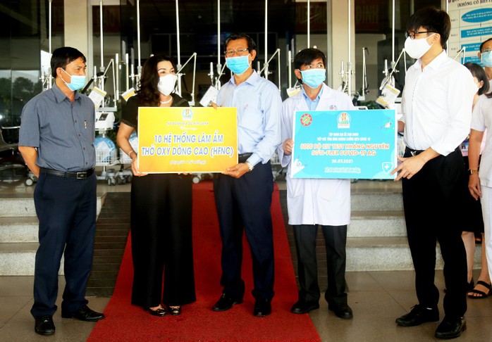 Nhiều người khó khăn được Quỹ Từ thiện Kim Oanh hỗ trợ - Ảnh 1. Nhiều người khó khăn được Quỹ Từ thiện Kim Oanh hỗ trợ - Ảnh 1.