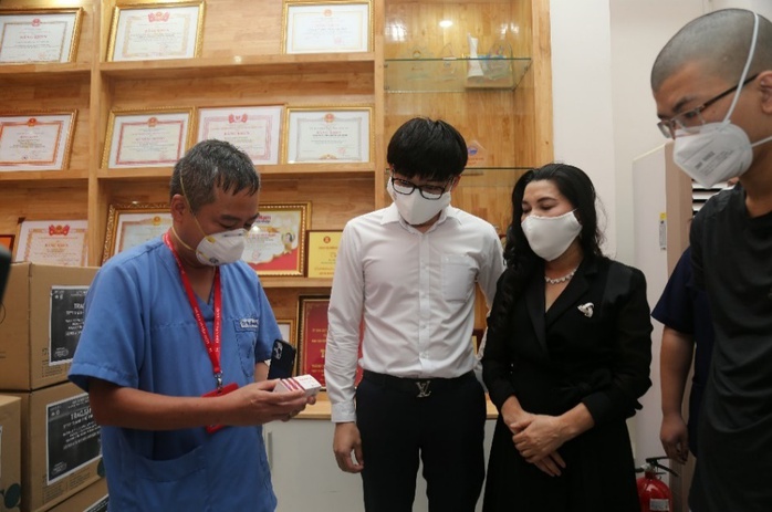 Nhiều người khó khăn được Quỹ Từ thiện Kim Oanh hỗ trợ - Ảnh 3. Nhiều người khó khăn được Quỹ Từ thiện Kim Oanh hỗ trợ - Ảnh 3.