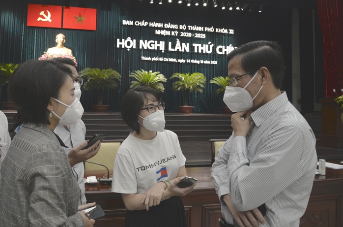 Chủ tịch Phan Văn Mãi: Chưa thể nói TP HCM đã trở lại trạng thái bình thường mới - Ảnh 1.