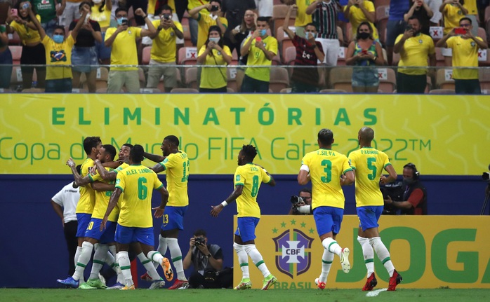 Suarez so tài ghi bàn với Neymar, Uruguay thảm bại trước Brazil - Ảnh 8.