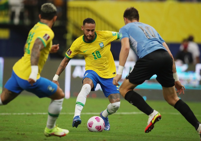Suarez so tài ghi bàn với Neymar, Uruguay thảm bại trước Brazil - Ảnh 2.