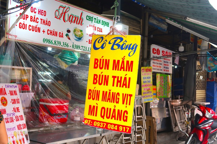 Quán ăn ở TP HCM: Nơi nhộn nhịp, nơi đìu hiu - Ảnh 1.