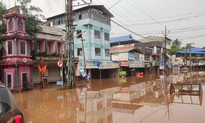 Cô dâu, chú rể... bơi nồi đến đám cưới ở Ấn Độ - Ảnh 3.