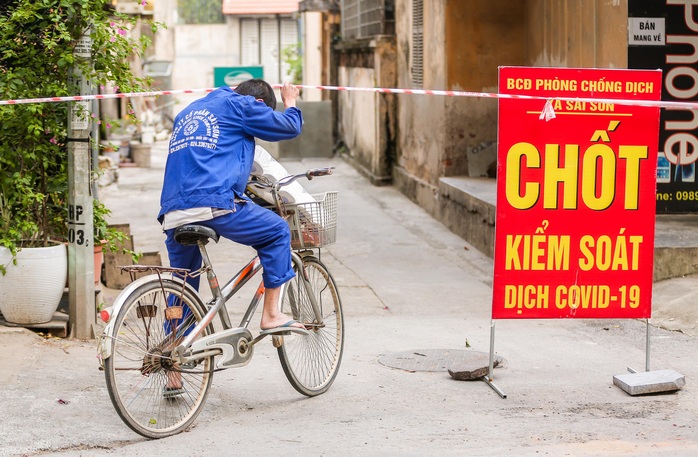 CLIP: Phong tỏa trụ sở TAND huyện, nhiều điểm liên quan chùm 7 ca mắc Covid-19 - Ảnh 16.